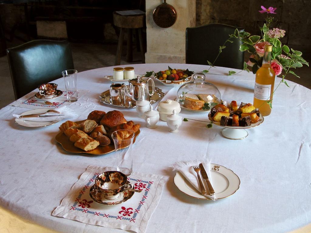 Le Chateau De Bonnemare - Bed And Breakfast Radepont ภายนอก รูปภาพ